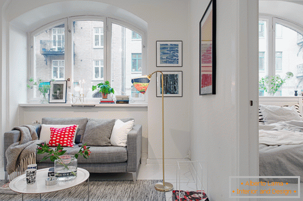 Sala de estar y dormitorio de un pequeño apartamento en estilo escandinavo