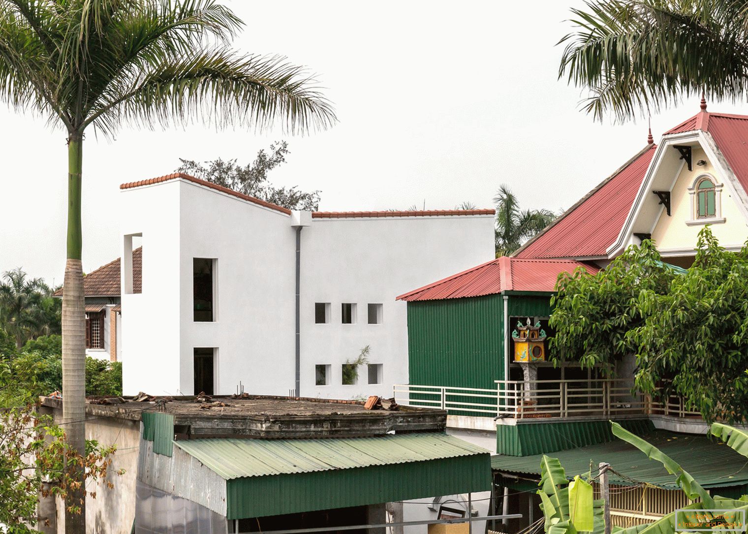 Una casa de concreto estrecha en Vietnam