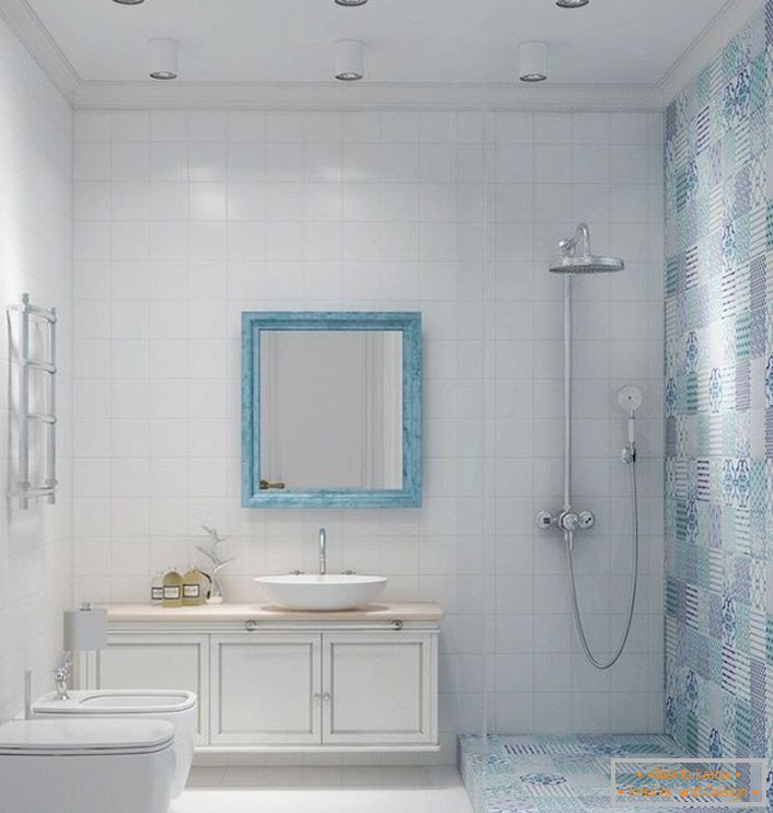 Cabina de ducha en el baño en estilo escandinavo