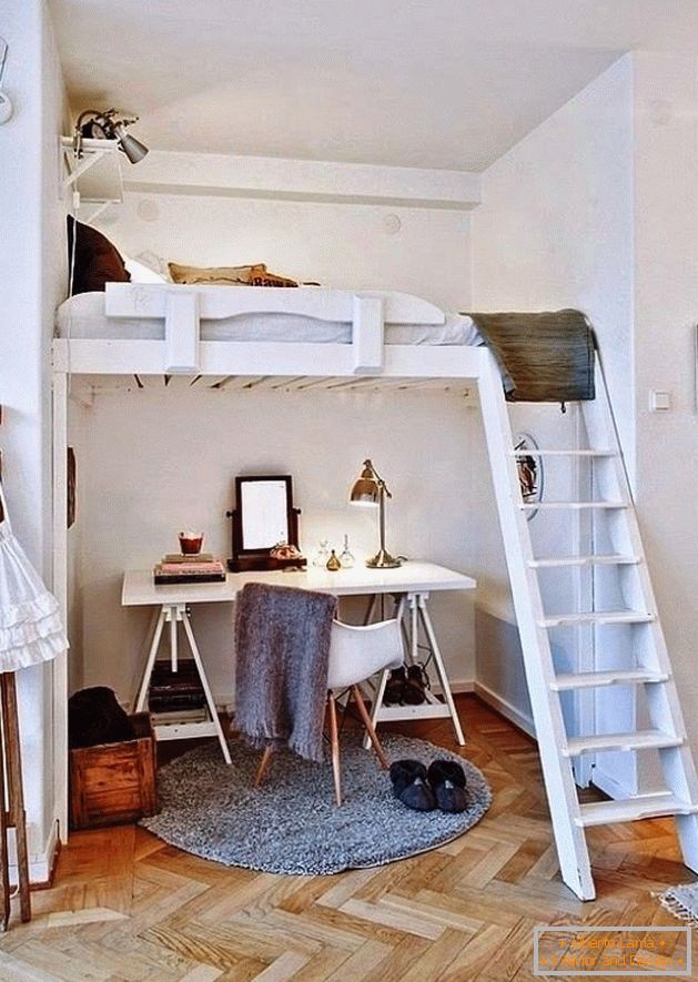 Bed-loft y lugar de trabajo