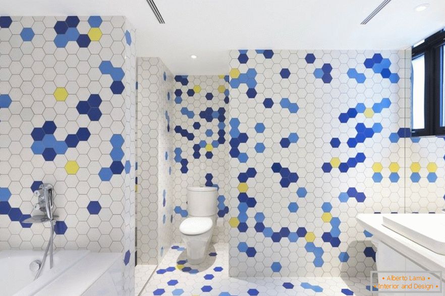 Azulejo en forma de panales en el baño