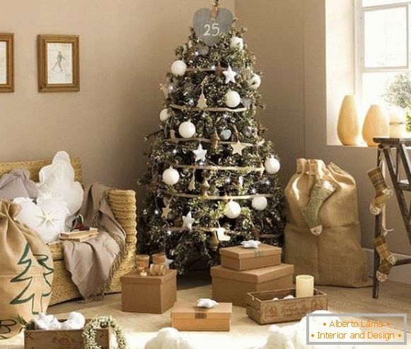 Hermoso interior con un árbol de Navidad