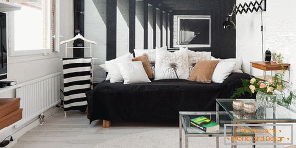 Sala de estar en blanco y negro