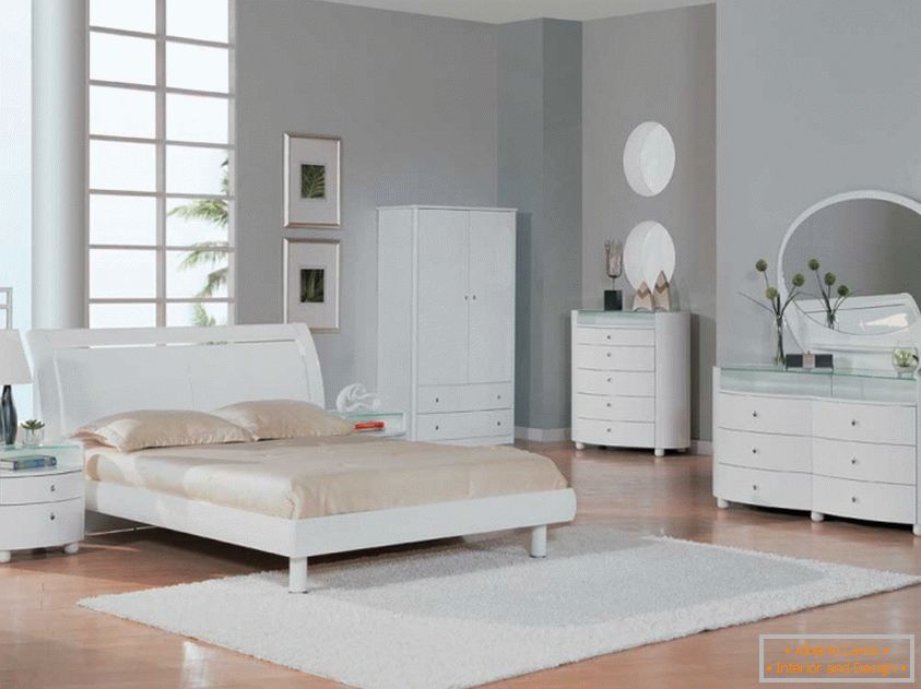 Muebles blancos en el dormitorio