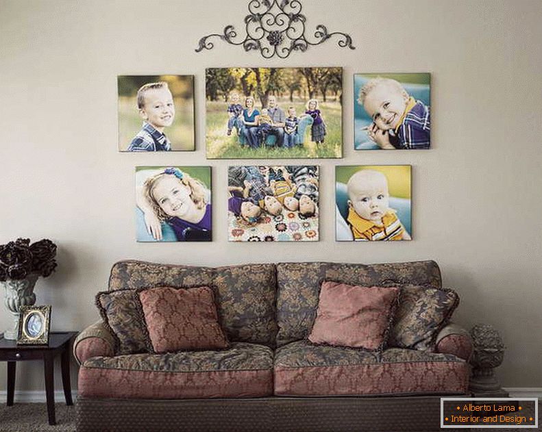 Fotos familiares на стене в интерьере
