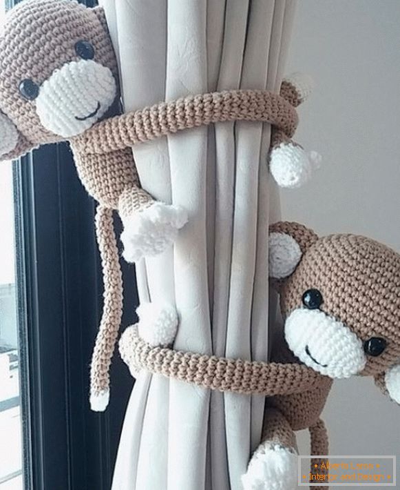 Soporte para cortinas en bebé Monkeys