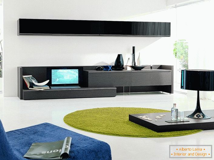 Los muebles en el estilo del minimalismo tienen formas geométricas lacónicas. El diseño elegante y discreto es digno de mención por la falta de accesorios. 
