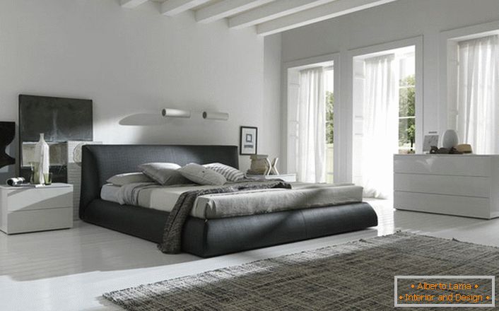 Para la decoración de interiores en el estilo del minimalismo, los muebles se seleccionan en colores tranquilos. El gris neutro tiene una amplia gama de tonos, que cumplen completamente los requisitos del estilo minimalista.