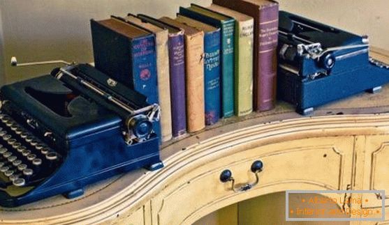 Decoración vintage: libros y máquinas de escribir