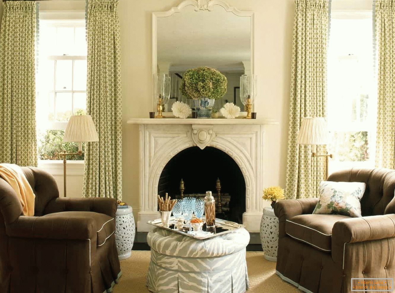 Sala de estar con chimenea en estilo vintage
