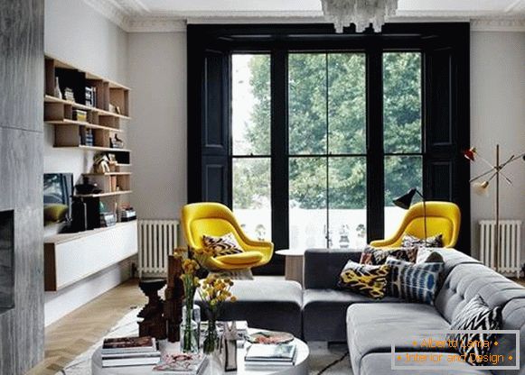 El diseño moderno de la sala de estar en una casa privada