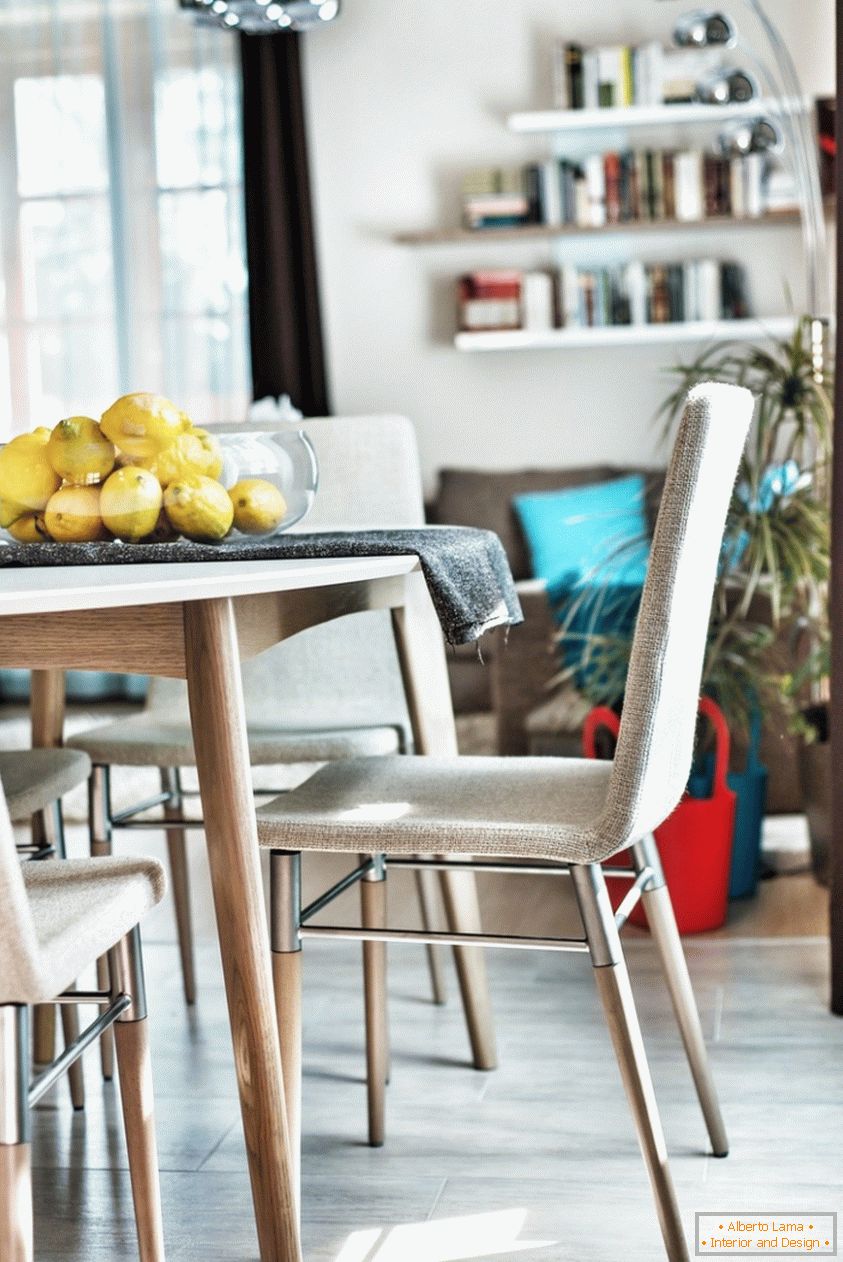 Diseño interior del comedor, mesa con limones