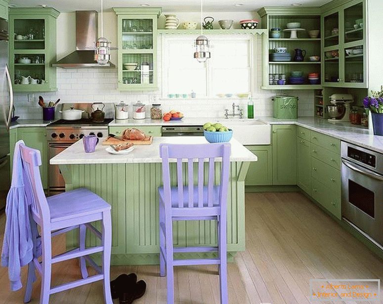 La combinación de verde y morado en la cocina